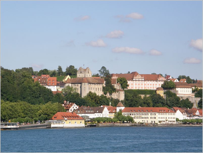 Meersburg vom See aus