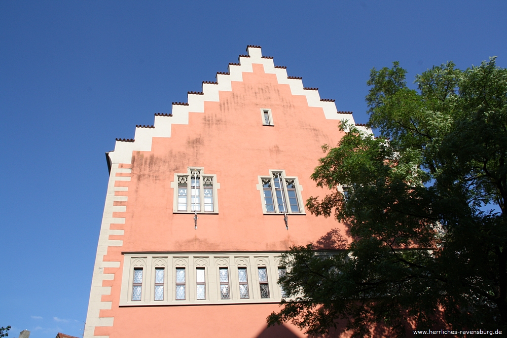 Rathaus, rot-grn