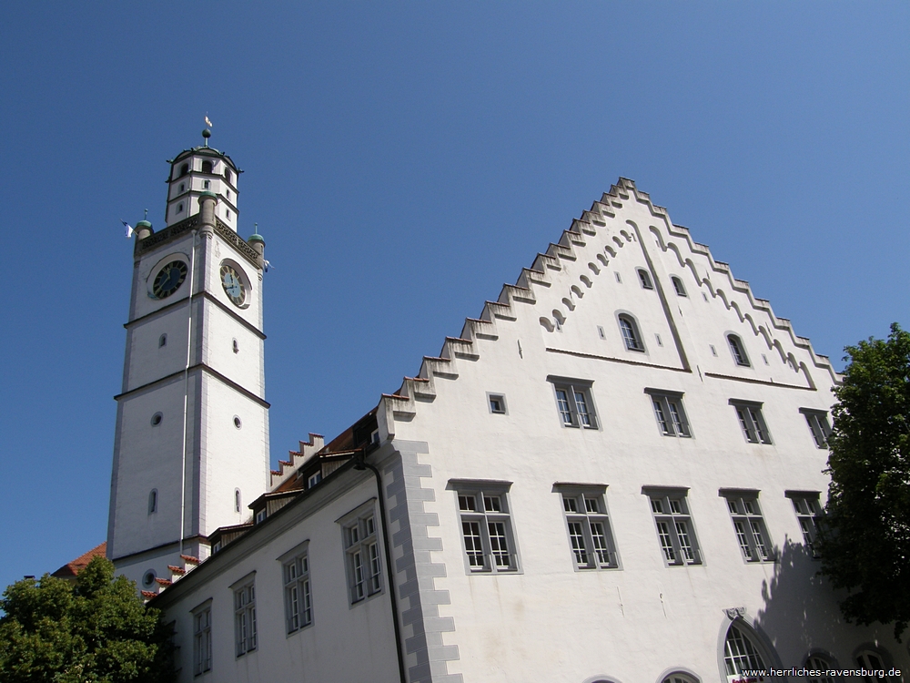 Blick auf Sparkasse und Turm