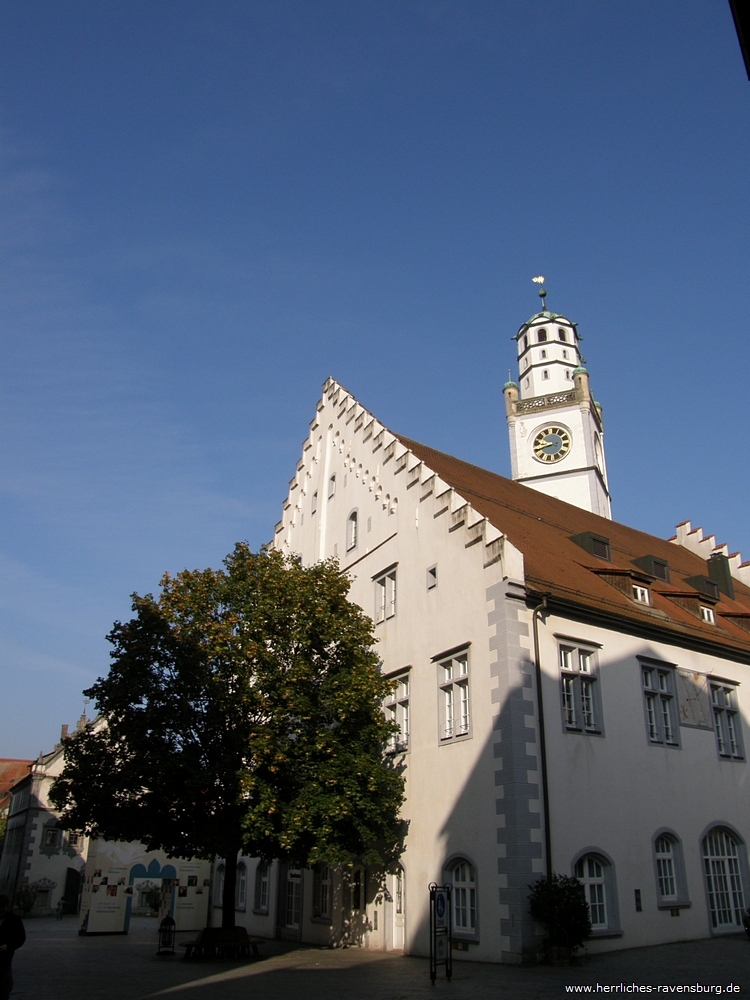 Sparkasse und Blaserturm aus der Marktstrae gesehen