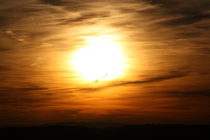 Streifenwolke vor Sonne