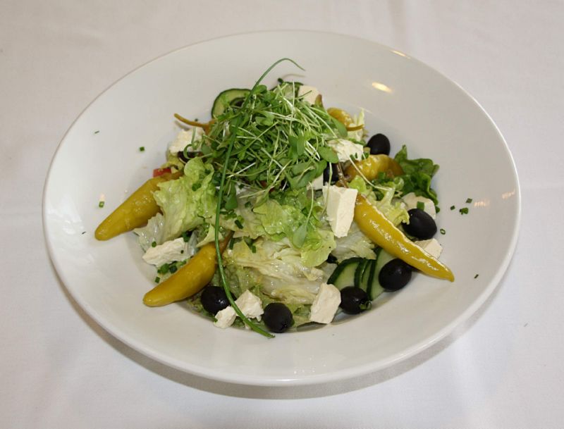 IMG_0095 Salat mit Peperoni, Schafskse und Oliven
