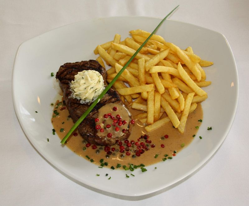 Rumpsteak an einer Soße von rotem Pfeffer