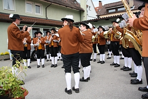 Blutfreitag: berall spielen Kapellen