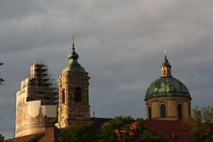 Basilika-Turm im Abendlicht