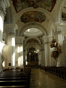 Basilika innen - Hauptschiff